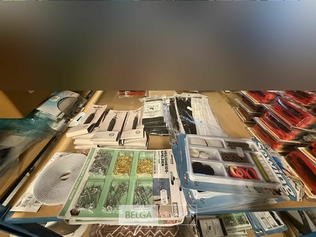 Lot van naaibenodigdheden - afbeelding 1 van  4