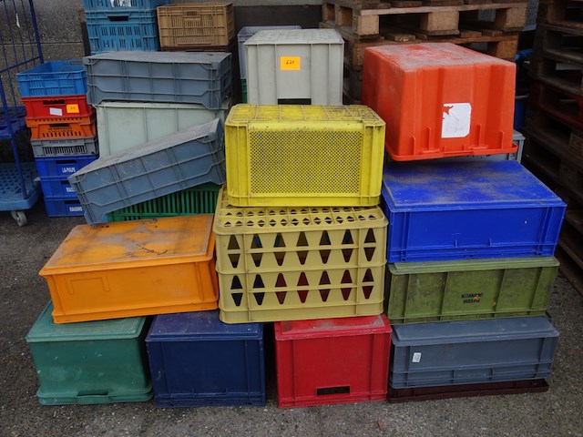 Lot van ongeveer 20 verschillende grote bakken - afbeelding 1 van  2