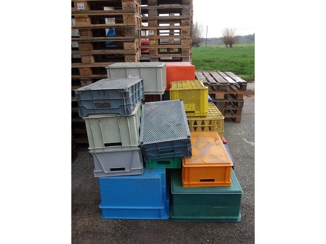 Lot van ongeveer 20 verschillende grote bakken - afbeelding 2 van  2