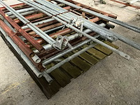Lot van steigers - afbeelding 2 van  11