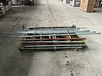 Lot van steigers - afbeelding 6 van  11