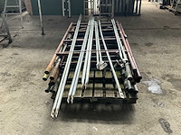Lot van steigers - afbeelding 8 van  11