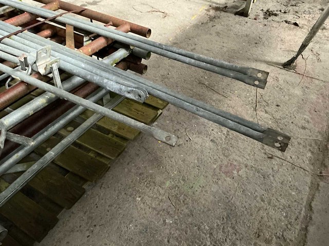 Lot van steigers - afbeelding 11 van  11