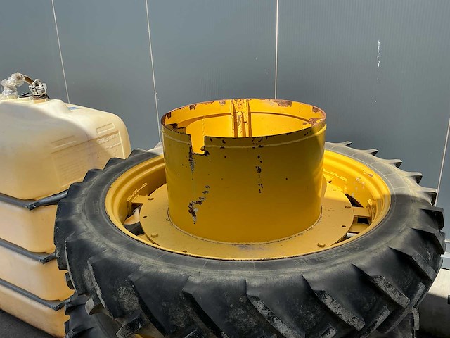 Lot van tractorwielen - afbeelding 4 van  6