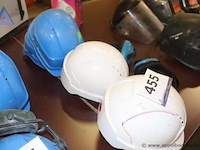 Lot van veiligheidshelmen - diverse kleuren gehoorbeschermers - afbeelding 2 van  3