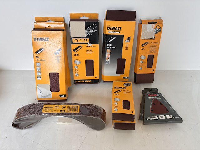 Lot van verschillende dewalt schuurbanden/vellen - afbeelding 3 van  3