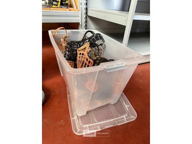 Lot van verschillende muilkorven - afbeelding 1 van  3