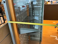 Lot van vitrine kasten winkel meubilair - afbeelding 3 van  11