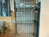Lot van vitrine kasten winkel meubilair - afbeelding 9 van  11