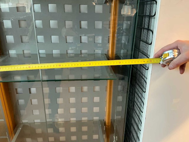 Lot van vitrine kasten winkel meubilair - afbeelding 11 van  11