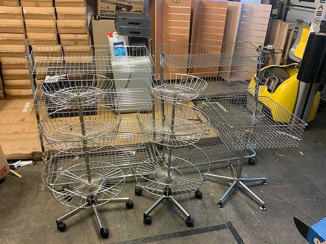 Lot van winkel meubilair - afbeelding 1 van  14