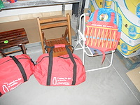 Lot varia ( mini stoelen en coca cola tassen) - afbeelding 2 van  3