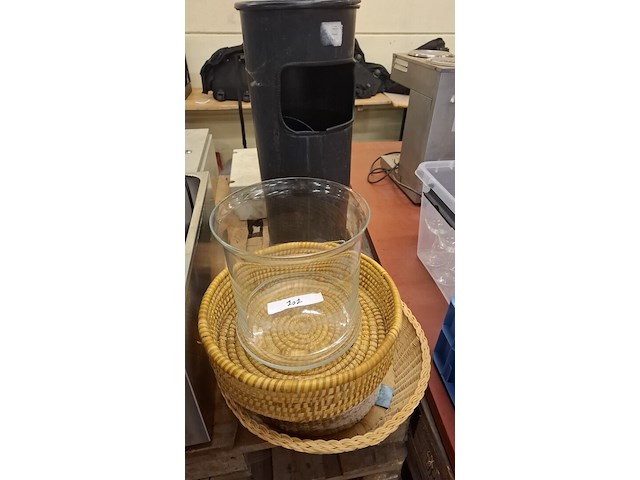 Lot vazen, manden, asbak - afbeelding 1 van  2