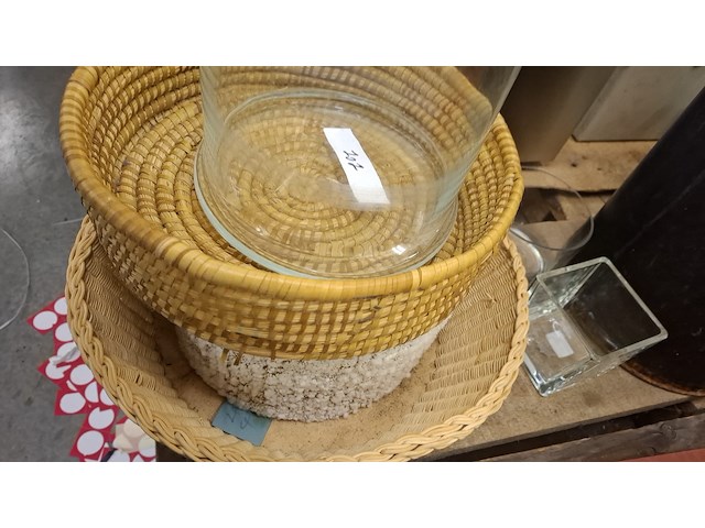 Lot vazen, manden, asbak - afbeelding 2 van  2
