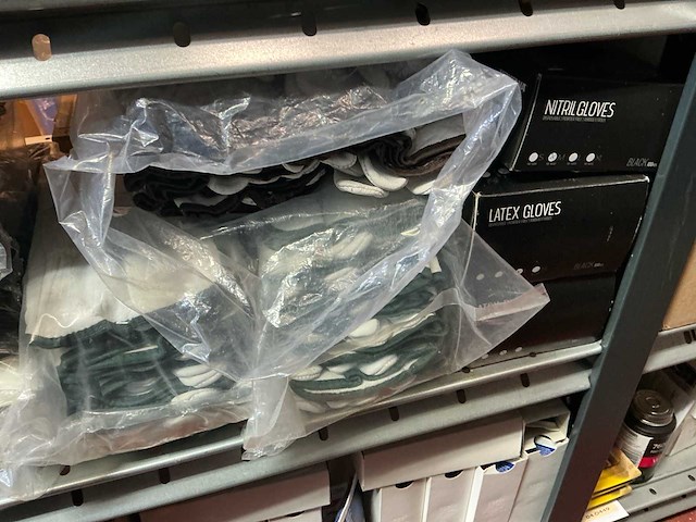 Lot veiligheid en verzorging - afbeelding 2 van  2