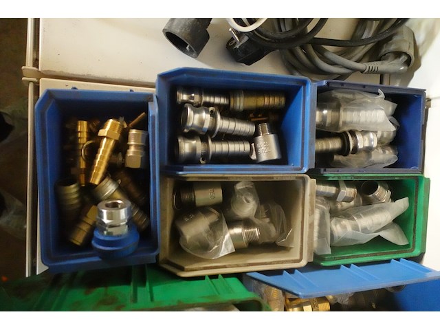 Lot verbindingsstukken voor flexibele slangen - afbeelding 2 van  7