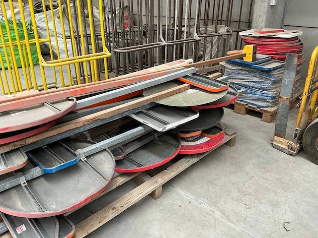Lot verkeersborden signalisatie / wegblokkades - afbeelding 4 van  6