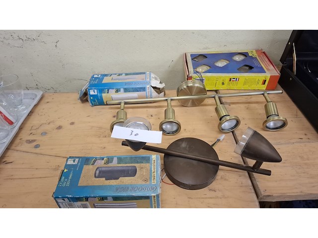 Lot verlichting - afbeelding 1 van  1