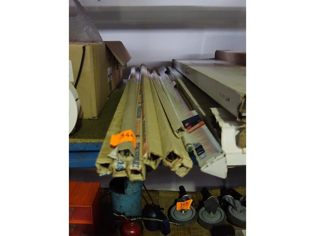 Lot verlichting - afbeelding 2 van  2