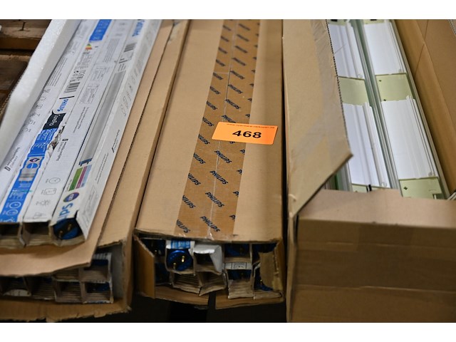 Lot verlichtingsarmaturen en buislampen - afbeelding 2 van  2