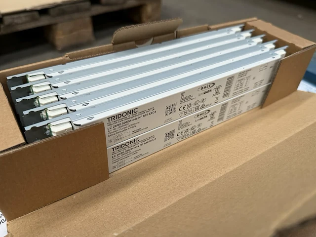 Lot verlichtingstoebehoren ong 25 dozen - afbeelding 3 van  9