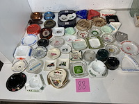 Lot verschillende asbakken (50 items) - afbeelding 1 van  4