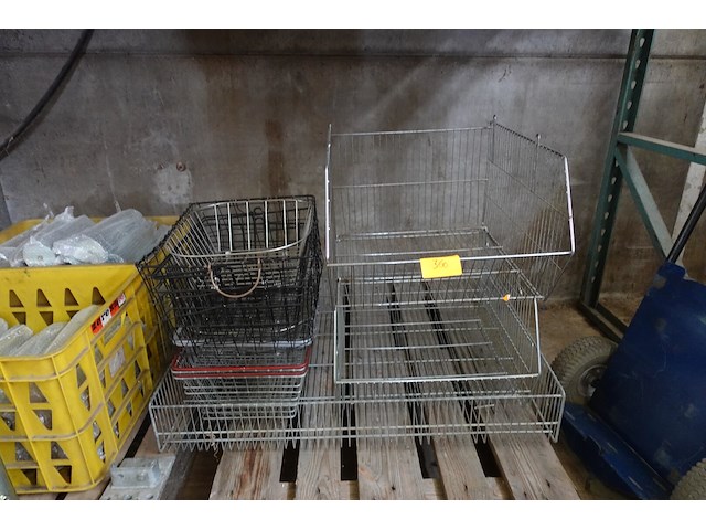 Lot verschillende draadmanden - afbeelding 1 van  2