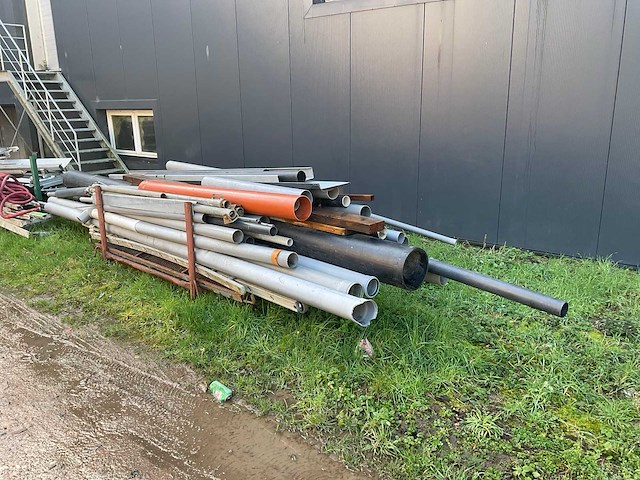 Lot verschillende formaten buizen - afbeelding 2 van  3