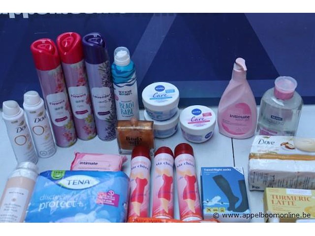 Lot verzorgingsproducten - afbeelding 2 van  4