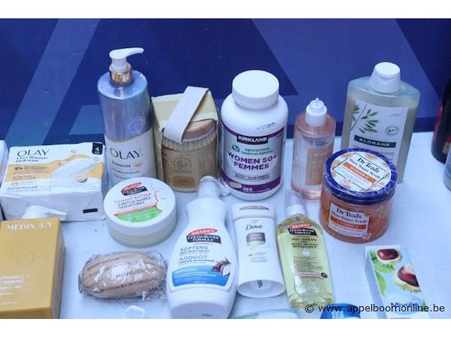 Lot verzorgingsproducten - afbeelding 2 van  4