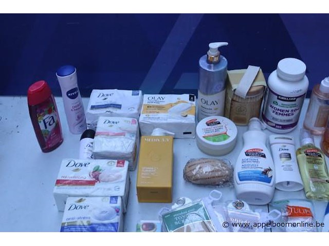 Lot verzorgingsproducten - afbeelding 3 van  4