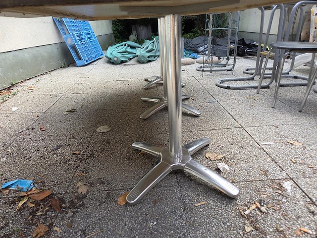 Lot vierkante terrastafels en stoelen - afbeelding 4 van  11