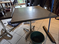 Lot vierkante terrastafels en stoelen - afbeelding 6 van  11