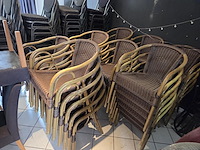 Lot vierkante terrastafels en stoelen - afbeelding 9 van  11