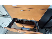 Lot vintage stoelen en kasten - afbeelding 1 van  4
