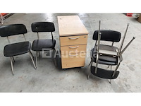 Lot vintage stoelen en kasten - afbeelding 3 van  4