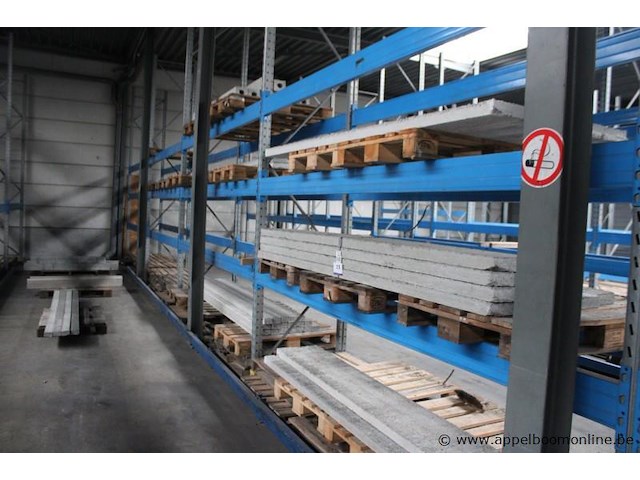 Lot voorgespannen volle lateien in div afmetingen - afbeelding 1 van  3