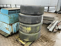 Lot vrachtwagenbanden en velgen - afbeelding 1 van  9