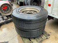 Lot vrachtwagenbanden en velgen - afbeelding 3 van  9