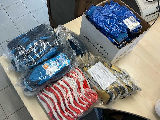 Lot werkhandschoenen 95 paar overige werkkleding - afbeelding 6 van  8