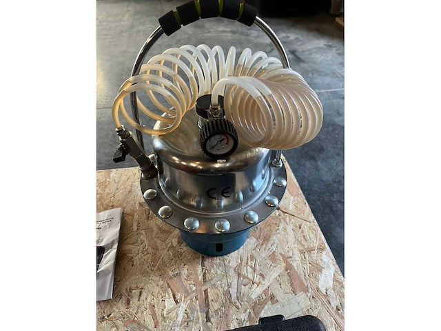 Lot werkmateriaal - garage - afbeelding 7 van  8