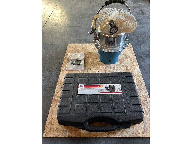 Lot werkmateriaal - garage - afbeelding 6 van  9