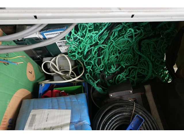 Lot werkmateriaal met tl-armaturen en kabels - afbeelding 8 van  10