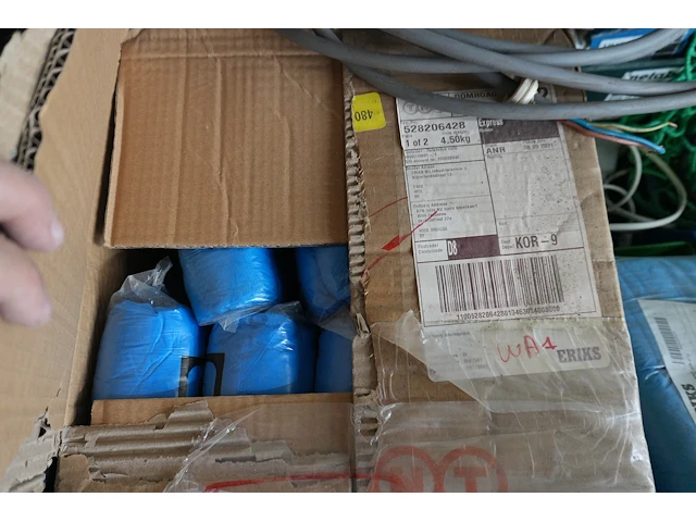 Lot werkmateriaal met tl-armaturen en kabels - afbeelding 9 van  10