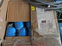 Lot werkmateriaal met tl-armaturen en kabels - afbeelding 9 van  10