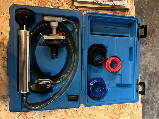 Lot werkmateriaal - afbeelding 10 van  10