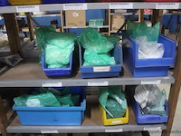 Lot werkplaatsbenodigdheden, lasdraad, slijpschijven, schuurbanden, diverse kleine onderdelen, tapes - afbeelding 2 van  8