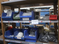 Lot werkplaatsbenodigdheden, lasdraad, slijpschijven, schuurbanden, diverse kleine onderdelen, tapes - afbeelding 6 van  8