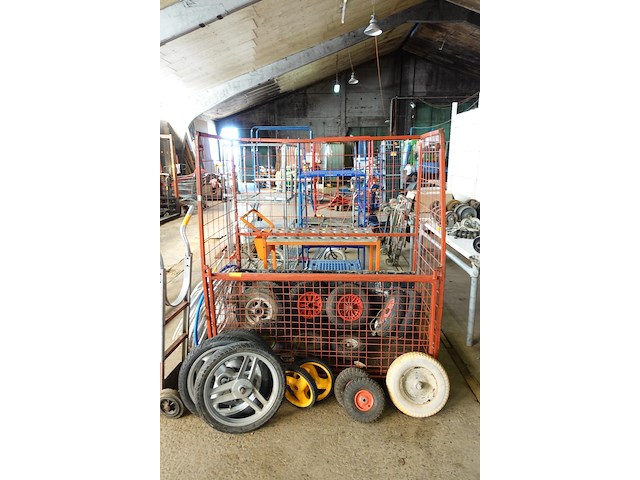 Lot wielen met kar - afbeelding 1 van  12