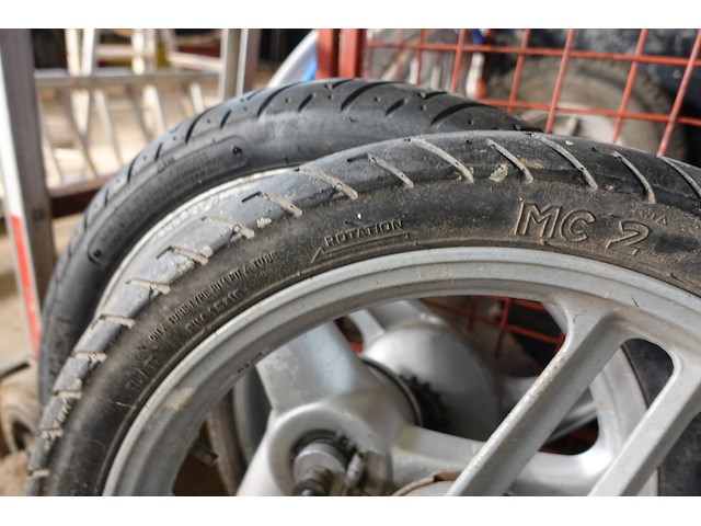 Lot wielen met kar - afbeelding 6 van  12